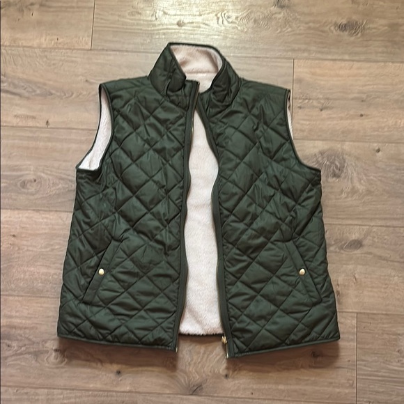 Green Quilted Women's Vest reversible Sherpa - Picture 1 of 3
